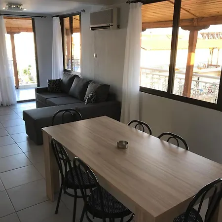 Theodora Appartement Flogita