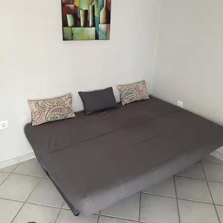 アパート Theodora