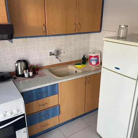 Theodora アパート フロギタ