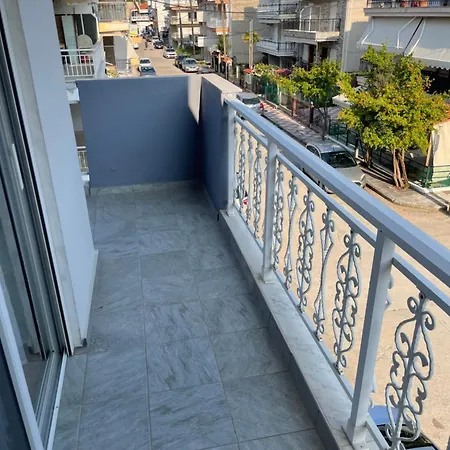 Theodora アパート